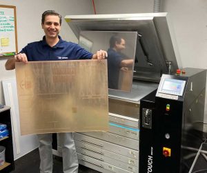 Luke Vassiliades, Vice President of Administration and Finance, McCracken Label demonstrates the company’s new Fujifilm Flenex FW water-wash plate system from APR.